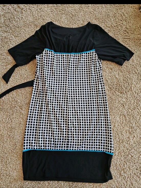 Dresses & Skirts - Black and White Geometric Dress